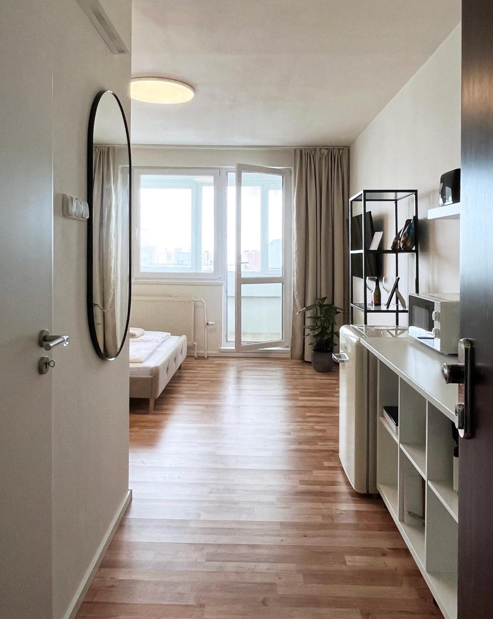Air-Conditioned Studio, Close To City Centre & Tram Stop Bratislava Eksteriør bilde