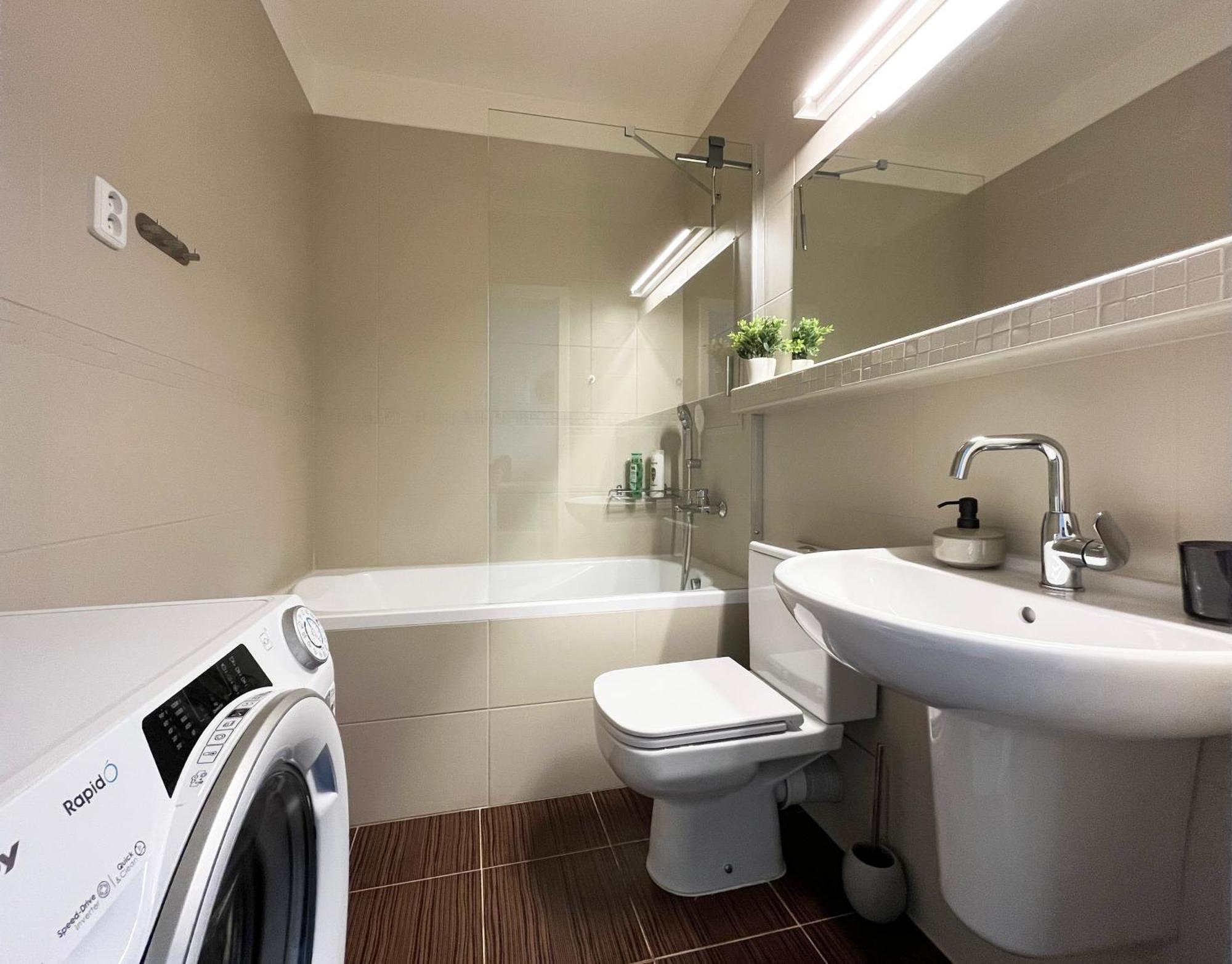 Air-Conditioned Studio, Close To City Centre & Tram Stop Bratislava Eksteriør bilde